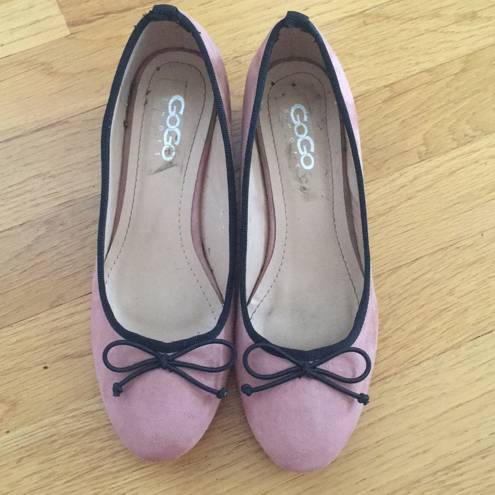 Pink short heels with black bow